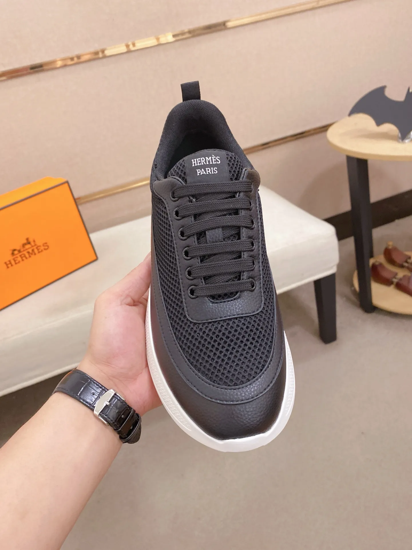 Men's clothing and shoes💰: 462💰《HERMES》【Classic Original Version】Hermès; Top 🔝 Purchasing Agency 🔍🔍Men's latest 🇺🇸 counters are on sale simultaneously, imported from Italy original ▲▲cowhide ▲▲ (high-end, extravagant and classy) ) Exquisite workmanship (Italian 🇮🇹 imported water-dyed 🐂 cowhide lining) sole: original sole provided by the original factory, ⚠️exclusive double-layer activity·TPR·rubber·combined molded outsole; super comfortable·wear-resistant·non-slip·environmental protection The real thing is more beautiful if you take the real thing (high quality, follow the order). You can enter and exit the counter at will * Number of yards: 38-44 (45 can be customized and cannot be returned or exchanged)